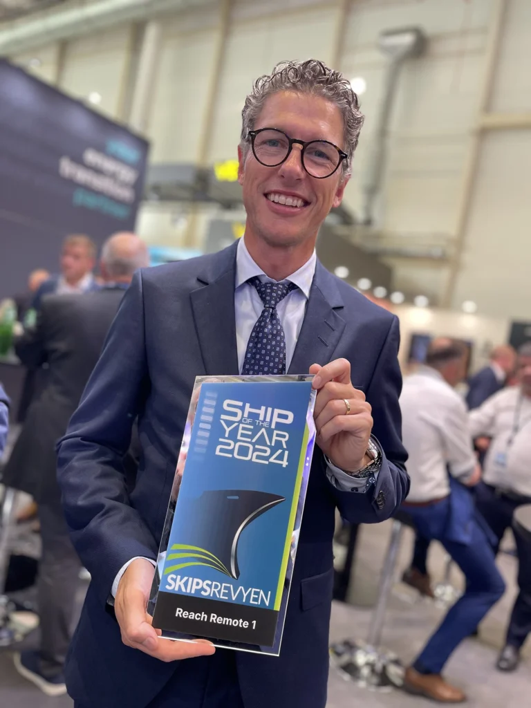 Geir with the ‘Ship of The Year’ plaque after the award ceremony in Hamburg.